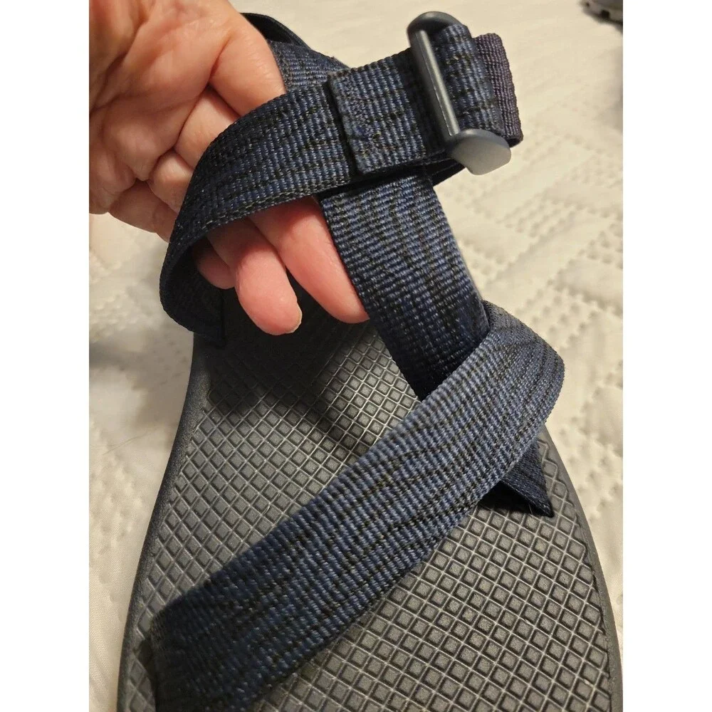 Chaco® Men's 11 M Z/Cloud Adjustable Strap Cushioned Sandal in Serpent Navy NWOT